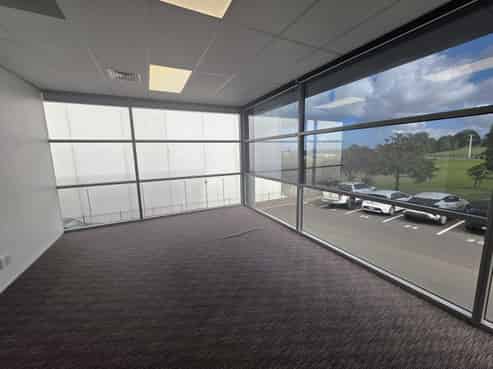 Bright & tidy ground floor office