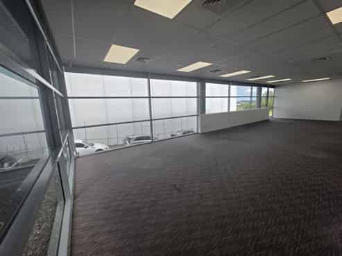 Bright & tidy ground floor office