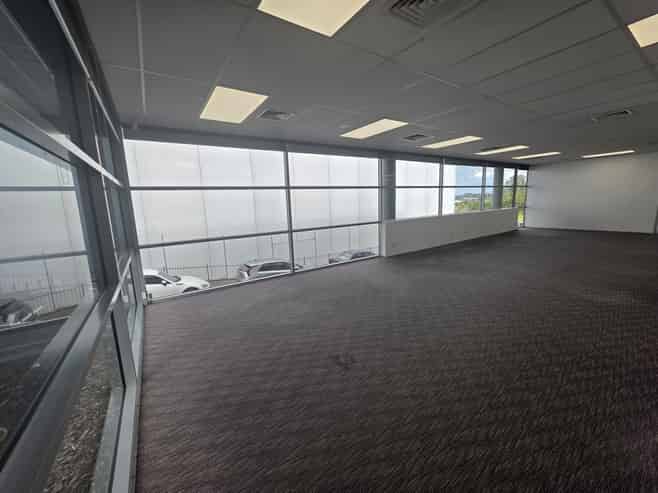 Bright & tidy ground floor office