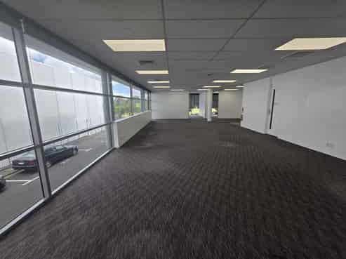 Bright & tidy ground floor office