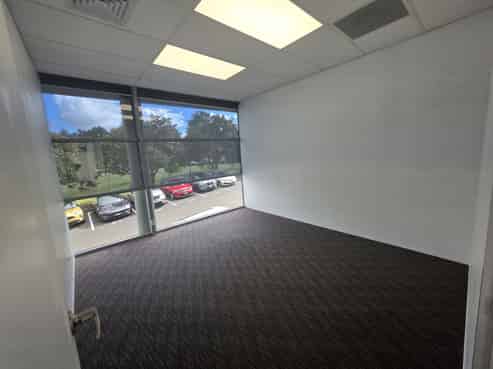 Bright & tidy ground floor office
