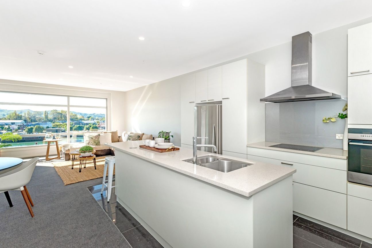 Waterfront living with city convenience - Widok 2