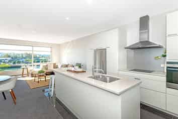 305/4 Reads Quay, Gisborne