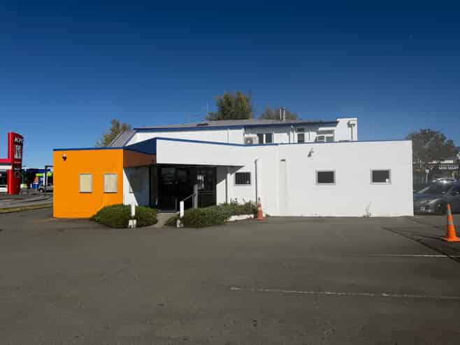 Large Space on Busy Heretaunga Street West