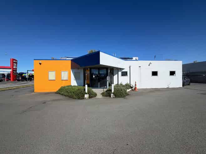 Large Space on Busy Heretaunga Street West
