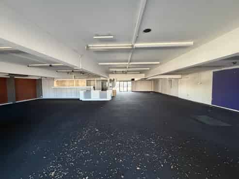 Large Space on Busy Heretaunga Street West