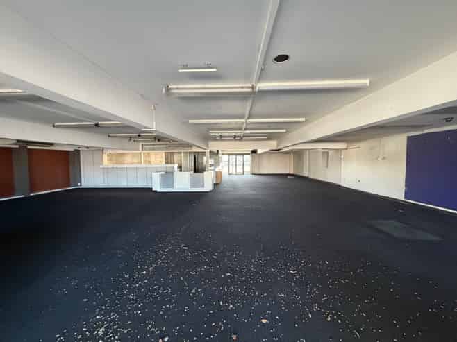 Large Space on Busy Heretaunga Street West