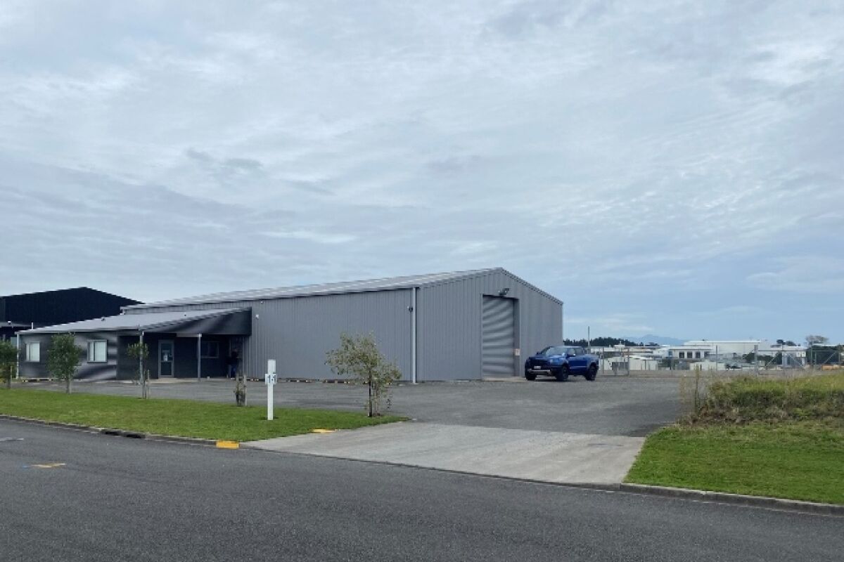 Modern Bell Block Warehouse - Vista 2