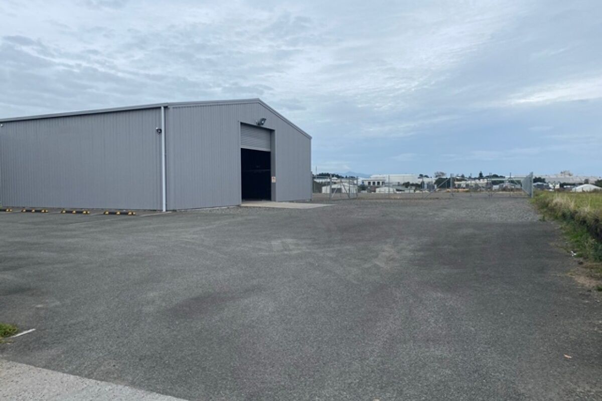 Modern Bell Block Warehouse - Vista 4