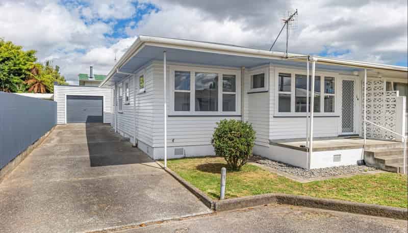 6 Ely Place, Levin