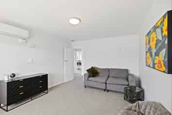 6 Ely Place, Levin