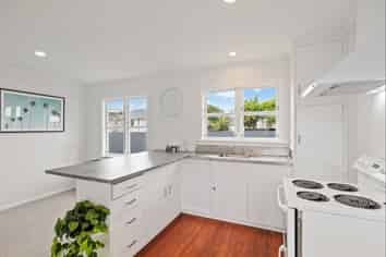 6 Ely Place, Levin