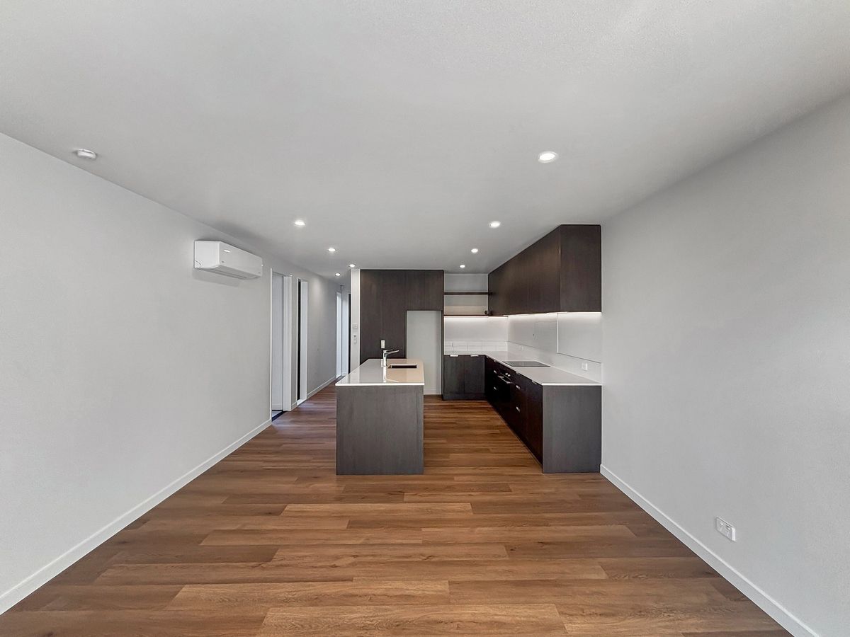 Brand New Executive Home in Sought-After Location - Widok 4