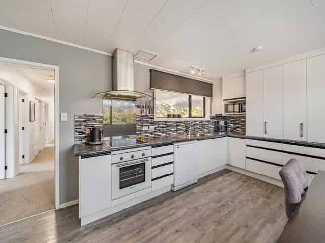 1712 State Highway 2, Kaitoke