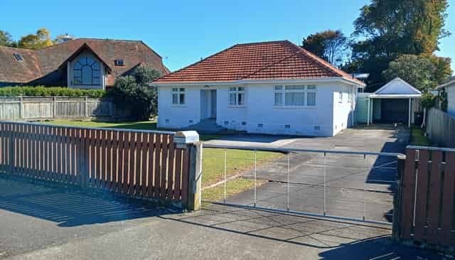 135 Park Road, West End