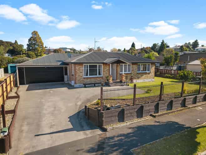 2 Michael Avenue, Dinsdale