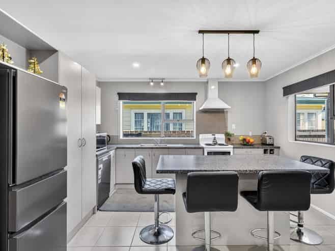 2 Michael Avenue, Dinsdale