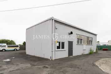 Refurbished 100m² Units on Great South Road