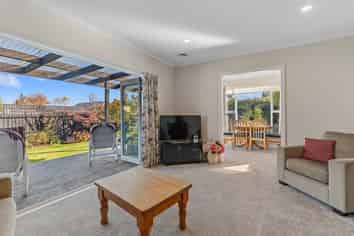 12 Petries Road, Woodend