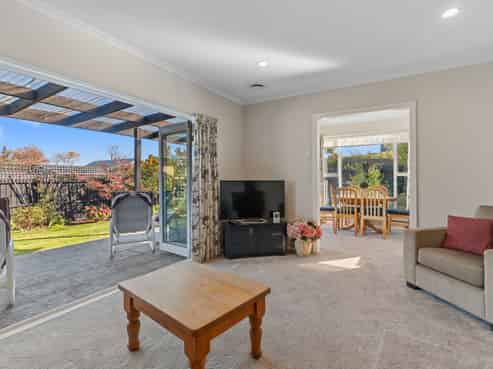 12 Petries Road, Woodend