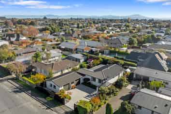 12 Petries Road, Woodend