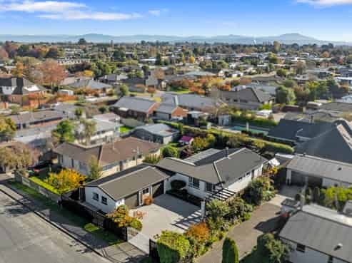 12 Petries Road, Woodend