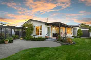 12 Petries Road, Woodend