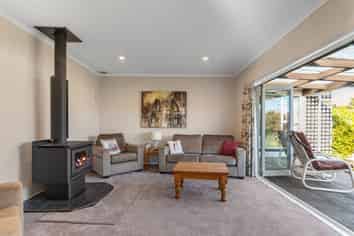 12 Petries Road, Woodend