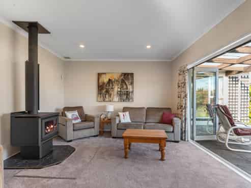 12 Petries Road, Woodend