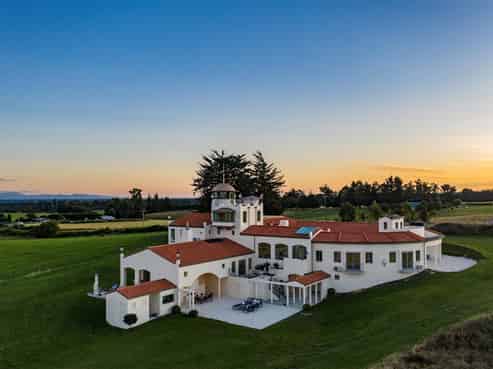 Bella Castello – Events Venue & Luxury Retreat For Lease