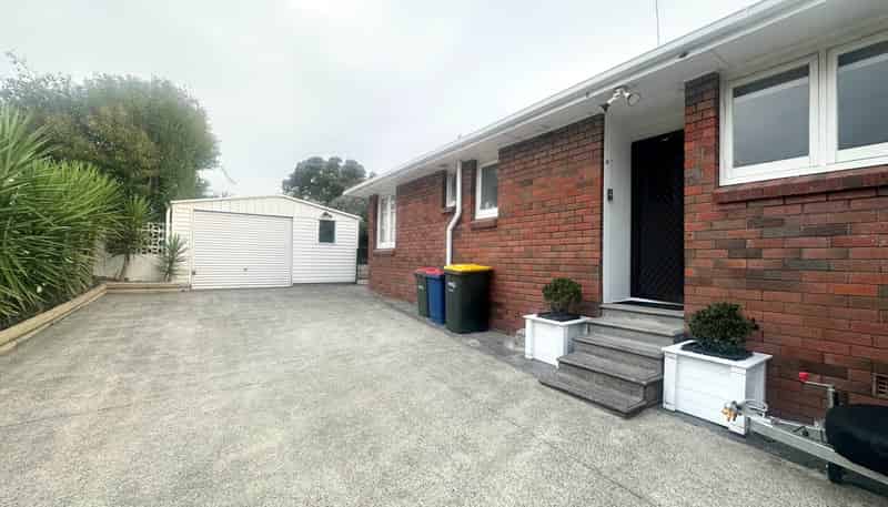 12 Amberley Avenue, Te Atatu South