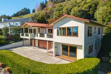 22 Hillplough Heights, Richmond