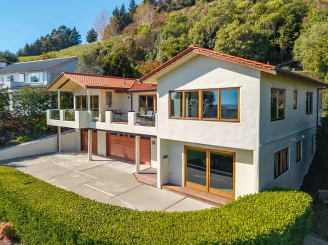22 Hillplough Heights, Richmond