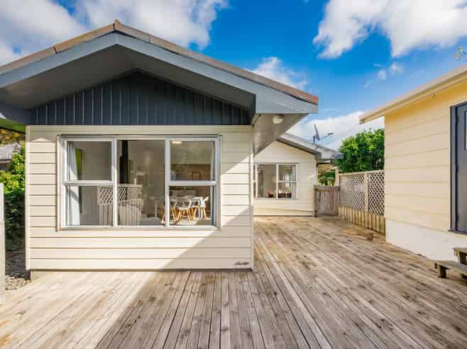 21 Chums Road, Paraparaumu Beach