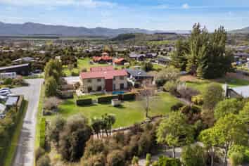32 Rockhaven, Albert Town