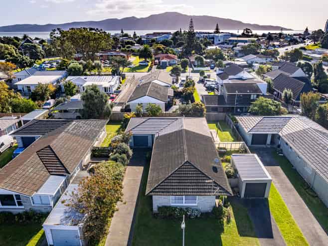 11 Anthony Grove, Paraparaumu Beach