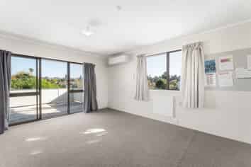 16 Lagoon Place, Poike