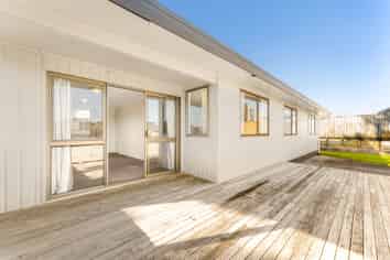 16 Lagoon Place, Poike