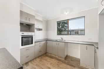 16 Lagoon Place, Poike