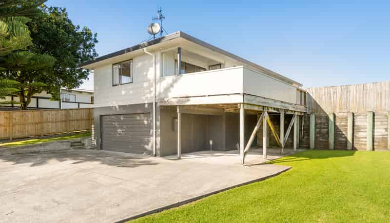 16 Lagoon Place, Poike