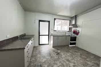 33 Brains Road, Kelston