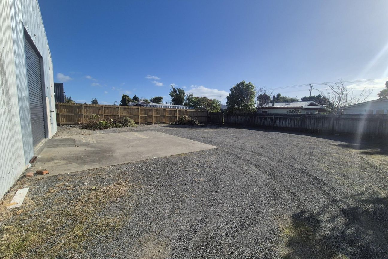 Workshop on Otaki Main Strip – pohled 2