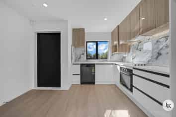 8C Benton Place, Manurewa