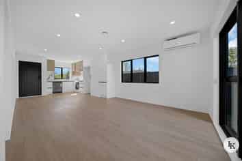 8C Benton Place, Manurewa