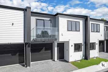 8C Benton Place, Manurewa