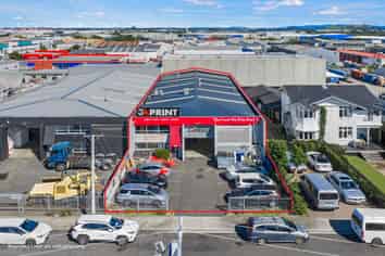 Freehold Opportunity Too Good to Miss!