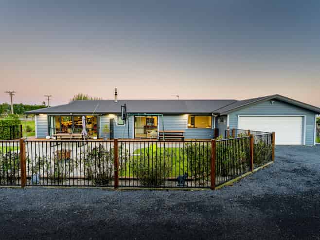 27 Green Island Bush Road, BLACKHEAD