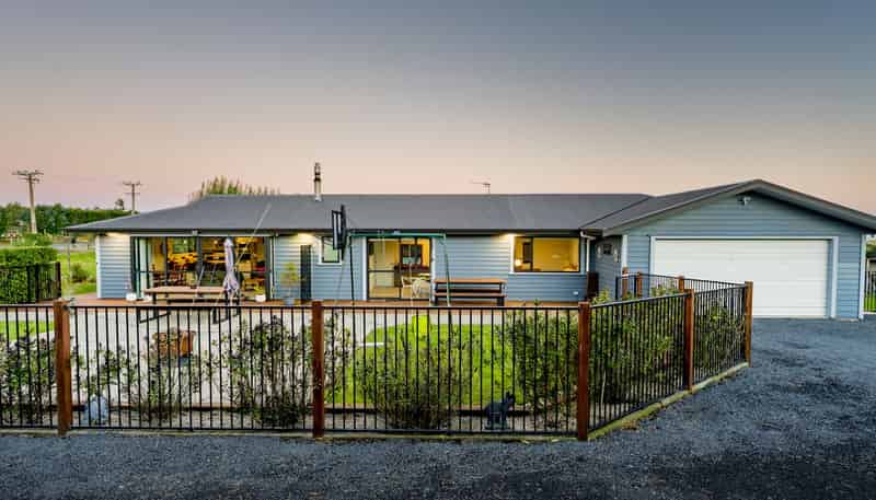 27 Green Island Bush Road, BLACKHEAD