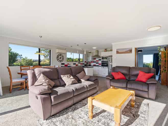 27 Green Island Bush Road, BLACKHEAD