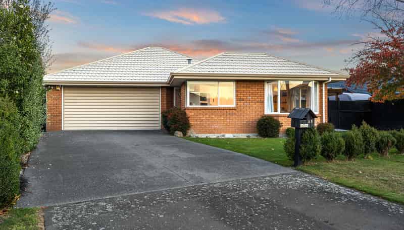 35 Durrell Way, ROLLESTON